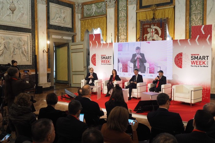 Genova Smart Week, la prima giornata all'insegna delle parole Mediterraneo, territorio e competitività Genova Smart Week, la prima giornata all'insegna delle parole Mediterraneo, territorio e competitività