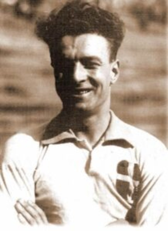 Giovanni De Pra', la copia della sua storica medaglia sarà interrata vicino alla porta davanti alla Gradinata Nord Giovanni De Pra', la copia della sua storica medaglia sarà interrata vicino alla porta davanti alla Gradinata Nord