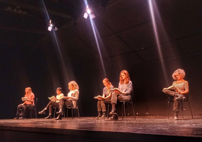 'Ho messo gli stivali gialli': il commovente ricordo di Anna Solaro in scena al Teatro dell'Ortica