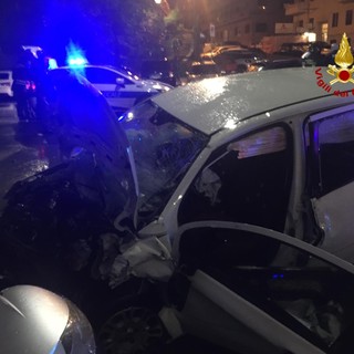 Albaro: incidente d'auto frontale, i 2 conducenti restano incastrati