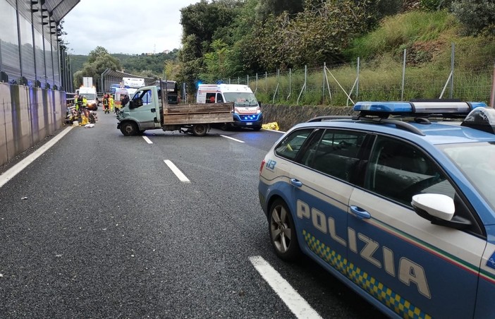 Operaio muore in un incidente sulla A10, i sindacati: “Basta parole di circostanza, serve un patto per la sicurezza” Operaio muore in un incidente sulla A10, i sindacati: “Basta parole di circostanza, serve un patto per la sicurezza”