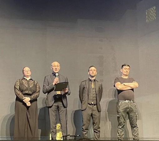 Carlo Felice, protesta dei lavoratori prima dell’opera: “Contratto fermo e meno personale”