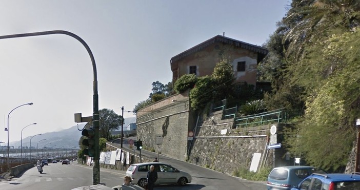 L'imbocco di via Caldesi a Pegli, oggetto di lavori stradali L'imbocco di via Caldesi a Pegli, oggetto di lavori stradali