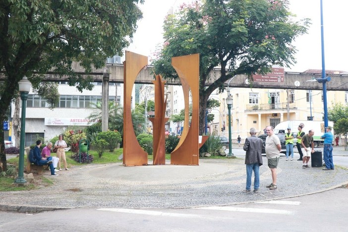 La Lanterna di Genova illumina il Brasile: inaugurata a Poços De Caldas la prima opera del progetto “Lanterna-luce dei liguri nel mondo”