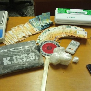 Genova, in manette per detenzione di sostanza stupefacente: sequestrate 15 mila dosi di cocaina Genova, in manette per detenzione di sostanza stupefacente: sequestrate 15 mila dosi di cocaina