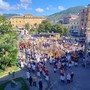 Il raduno delle Confraternite liguri anima Rapallo: in centinaia sfilano con i Crocifissi