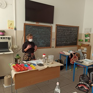 Fare il sapone per difendere l’ambiente: l’esperienza didattica della genovese Claudia Ferretti Fare il sapone per difendere l’ambiente: l’esperienza didattica della genovese Claudia Ferretti