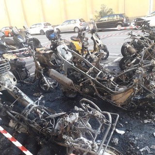 Incendio in Via Nizza, una testimone: "Abbiamo visto un muro di fuoco dalla finestra"