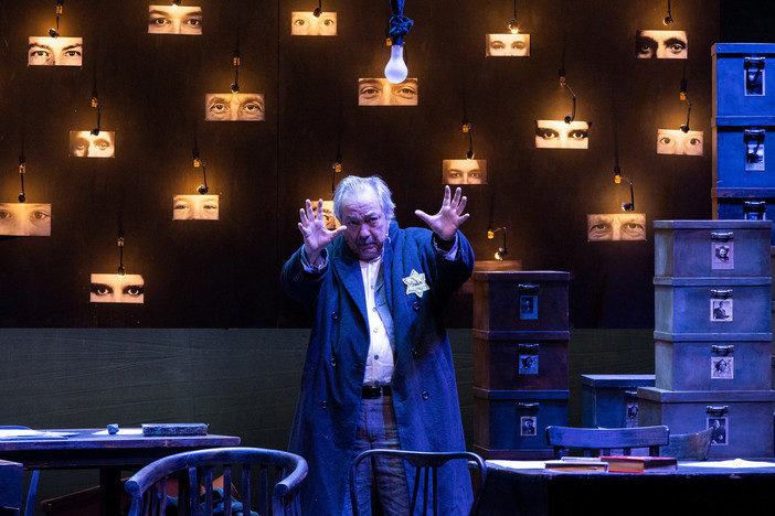 Debutta a Genova "Il Cacciatore di nazisti", la storia di Simon Wiesenthal, sopravvissuto all'Olocausto