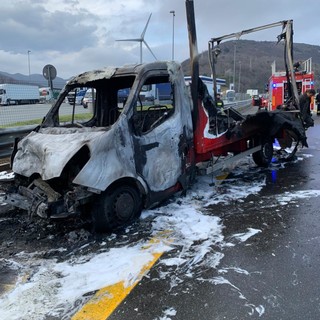 Incidente vicino all’Autogrill di Ovada, camion urta contro due auto di ucraini in fuga dalla guerra