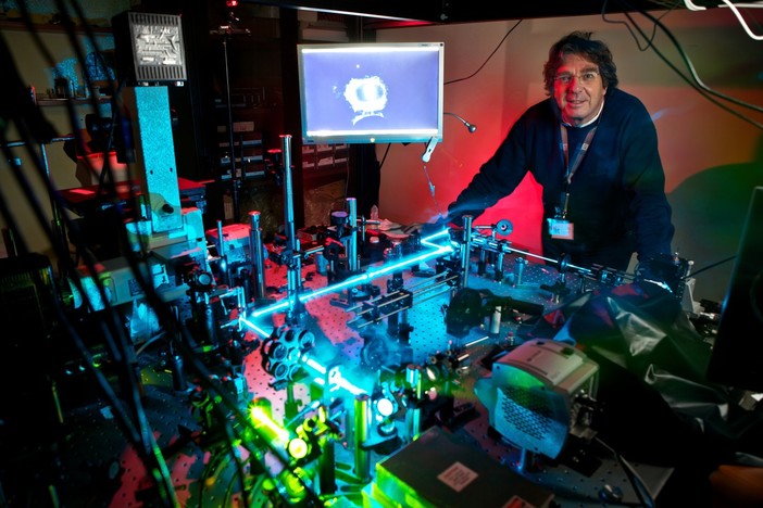 IIT di Genova: ad Alberto Diaspro il Premio per la Comunicazione Scientifica della Società Italiana di Fisica IIT di Genova: ad Alberto Diaspro il Premio per la Comunicazione Scientifica della Società Italiana di Fisica