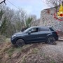 Finisce con l'auto nella scarpata, recuperato dai Vigili del Fuoco