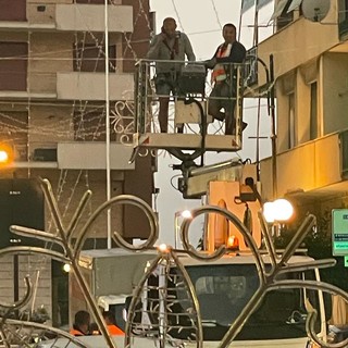 Recco si prepara al natale: è partita l'installazione delle luminarie