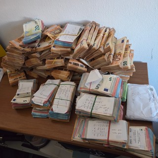 Terrorismo: un milione di euro, inni e bandiere di Hamas nelle perquisizioni