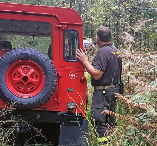 Tiglieto, cade nel bosco mentre cerca i funghi: il recupero dei vigili del fuoco