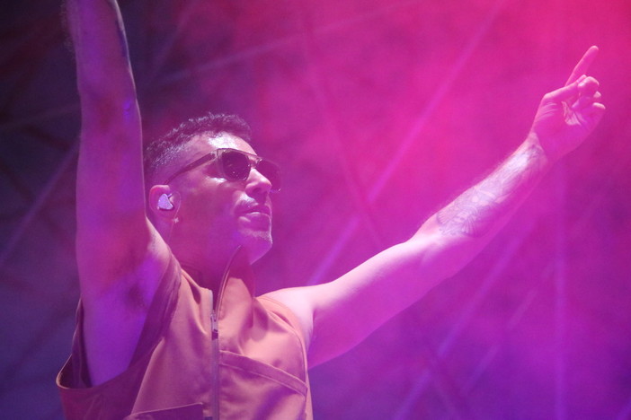 Triplo platino, premio Tenco, incantatore di folle: Marracash conquista Genova (Foto)