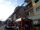 Pegli: incendio in palazzo, evacuati 3 piani, 2 persone intossicate