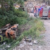 Anziano rimane sotto a un muletto, salvato dai vigili del fuoco