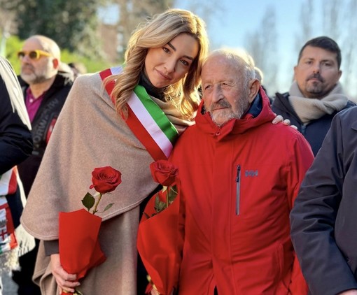 La sindaca Salis a Reggio Emilia: “Il fascismo non può fucilare le idee”