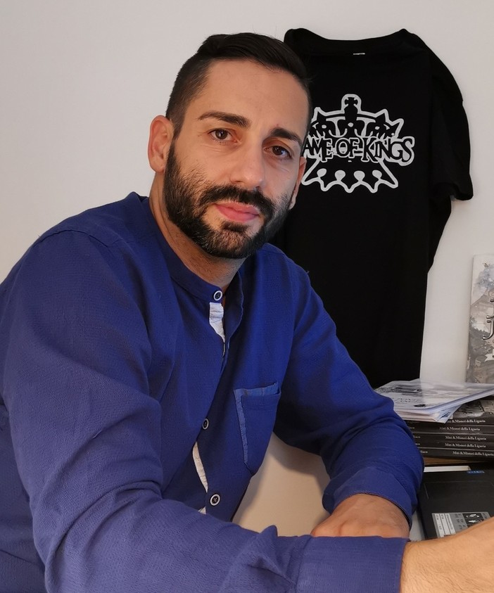 Dopo la sceneggiatura della serie "Game of kings" , due titoli in libreria per l'autore ligure Dario Rigliaco Dopo la sceneggiatura della serie "Game of kings" , due titoli in libreria per l'autore ligure Dario Rigliaco