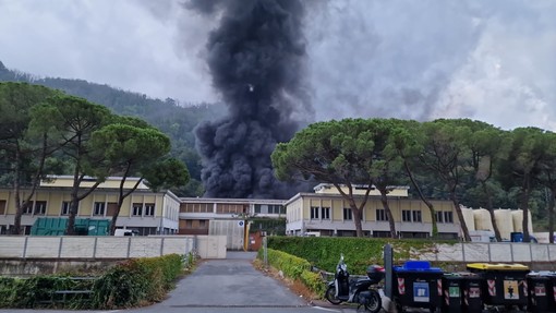 Sant’Olcese, incendio all’interno dell’azienda Benfante di Manesseno (Foto e Video)