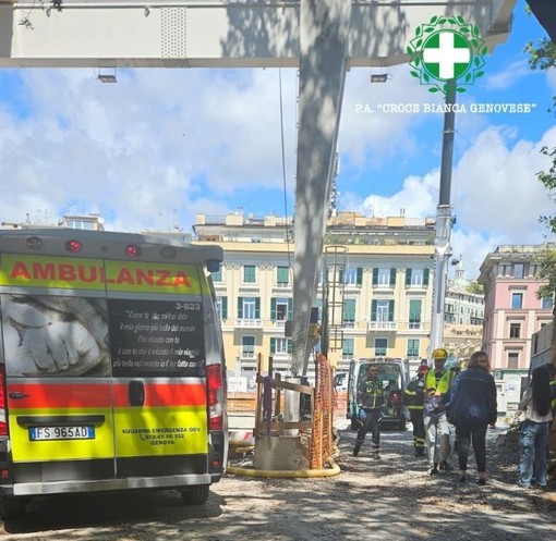 Incidente sul lavoro in piazza Corvetto, ancora grave uno dei due operai coinvolti