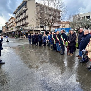 Sestri Levante ricorda i martiri delle foibe: cerimonia alla targa davanti alla stazione