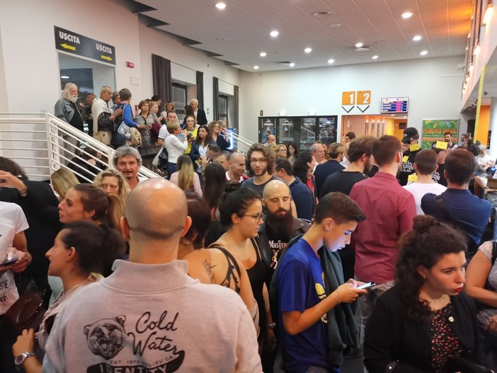 Una premiere da record per la serie ligure, applausi di oltre 500 spettatori al the space Genova per Game of Kings Una premiere da record per la serie ligure, applausi di oltre 500 spettatori al the space Genova per Game of Kings