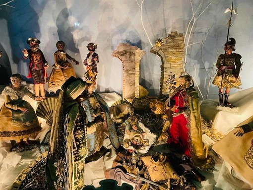 Inaugurato il tradizionale presepe di Regione Liguria con la benedizione dell’arcivescovo di Genova Marco Tasca (FOTO)