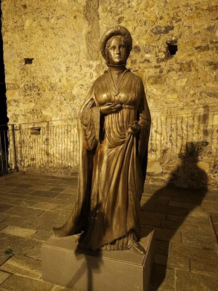 Ilaria Del Carretto, icona di gioventù e bellezza, simbolo storico e leggendario del borgo di Zuccarello