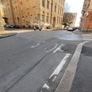 Pegli, arriva la segnaletica all'incrocio tra le vie Opisso, Pallavicini e Parma