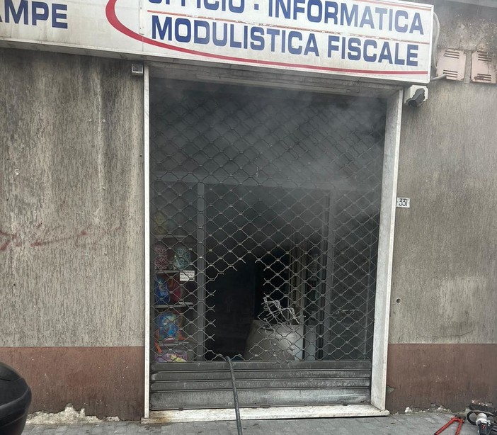 Rapallo, fiamme nella cartoleria di via Mameli Rapallo, fiamme nella cartoleria di via Mameli