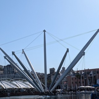 Il Bigo torna a risplendere, concluso il maxirestyling al Porto Antico Il Bigo torna a risplendere, concluso il maxirestyling al Porto Antico