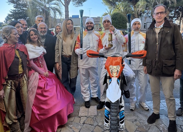 Il Gaslini è il primo ospedale in Italia a ospitare la Fiamma Olimpica: "Simbolo di pace e di speranza"