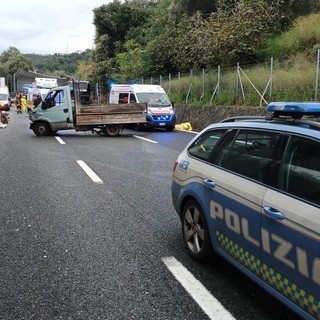 Operaio muore in un incidente sulla A10, i sindacati: “Basta parole di circostanza, serve un patto per la sicurezza”