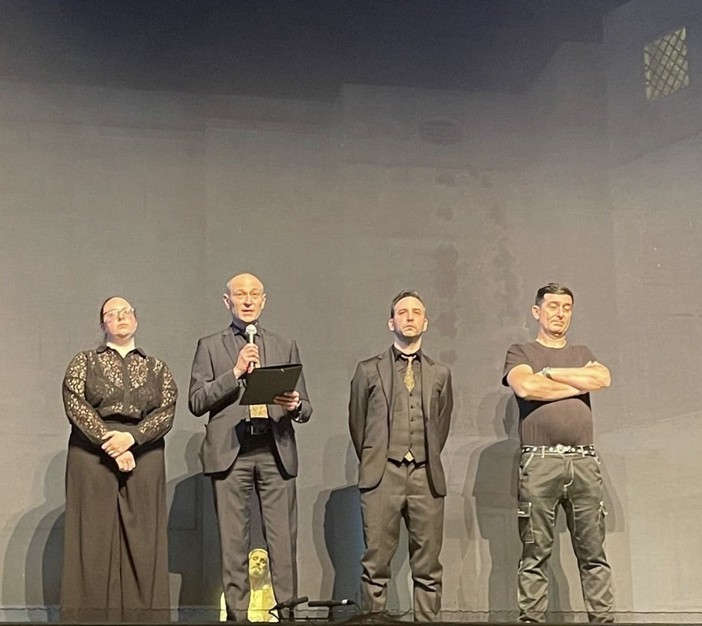 Carlo Felice, protesta dei lavoratori prima dell’opera: “Contratto fermo e meno personale”