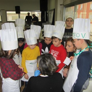 Voltri, i bambini delle elementari cucinano in dialetto genovese
