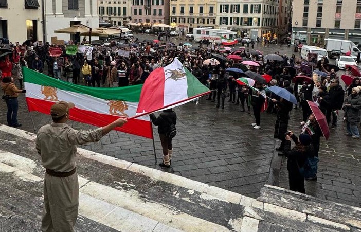 Iran, la manifestazione in piazza Matteotti: “Finché il regime islamico finanzia Hamas, il mondo non potrà avere la pace” Iran, la manifestazione in piazza Matteotti: “Finché il regime islamico finanzia Hamas, il mondo non potrà avere la pace”