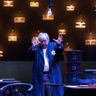 Debutta a Genova "Il Cacciatore di nazisti", la storia di Simon Wiesenthal, sopravvissuto all'Olocausto