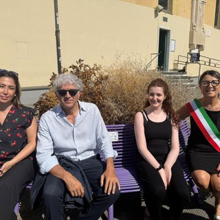 A Boccadasse una panchina viola contro lo stigma dell’epilessia A Boccadasse una panchina viola contro lo stigma dell’epilessia
