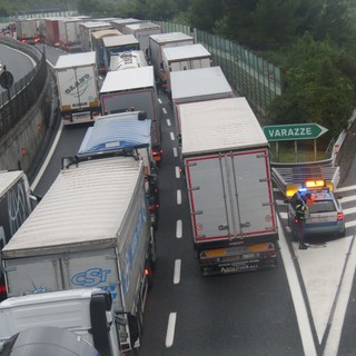 Autostrada in tilt: nove chilometri di coda tra Genova Pra' e Genova Ovest per un incidente