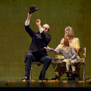 "Kafka e la bambola viaggiatrice", al Modena va in scena lo spettacolo prodotto da Teatrodelleapparizioni