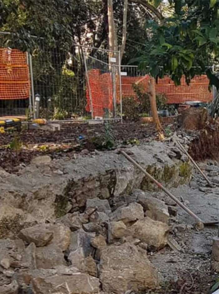 Pegli, partiti i lavori per ripristinare il muretto di viale Modugno
