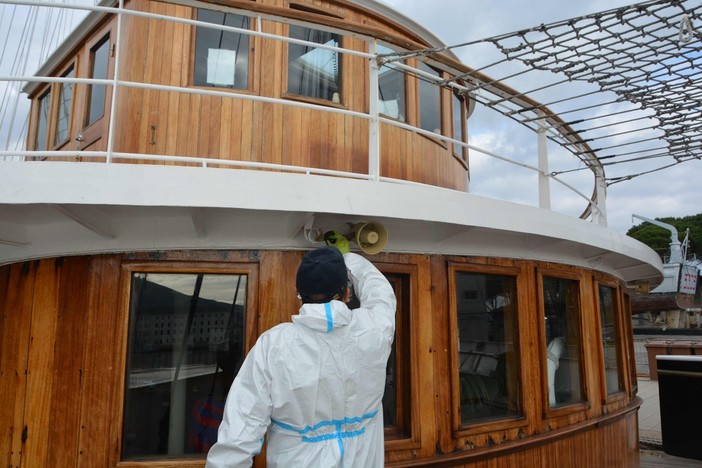 Nave Italia, in corso i lavori di manutenzione Nave Italia, in corso i lavori di manutenzione