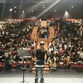 Michela Marzano e “Le domande della vita”: oltre 500 studenti al Teatro della Tosse per la nuova stagione di incontri
