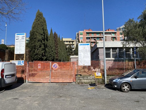 Multedo, stallo nei lavori di ristrutturazione dell'ex piscina Nico Sapio. Il Comune: “A breve ci saranno novità”