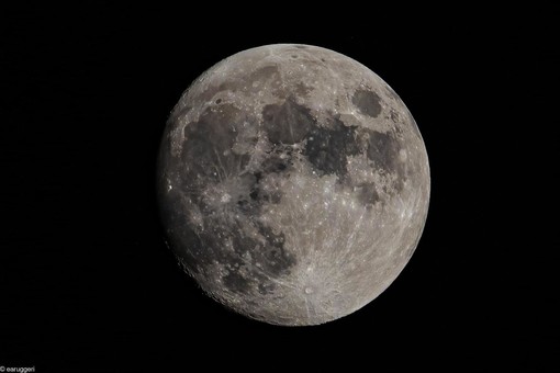 Lo spettacolo della Luna Piena del Castoro nello scatto di Enrico Ruggeri Lo spettacolo della Luna Piena del Castoro nello scatto di Enrico Ruggeri
