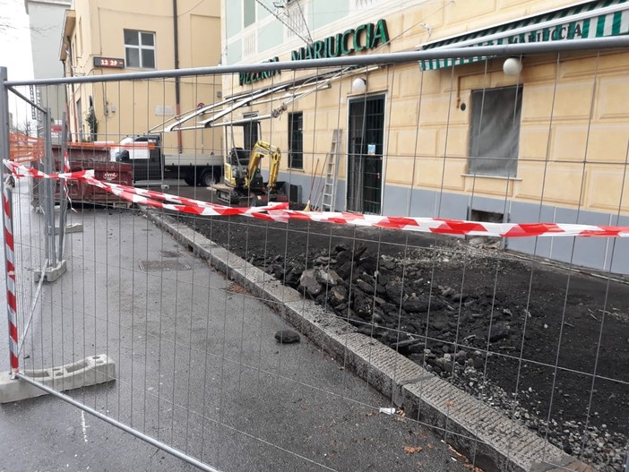 Voltri, Municipio e commercianti riqualificano piazza Odicini