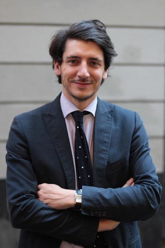 “Dal micro al macro e viceversa. La relatività dei dettagli”