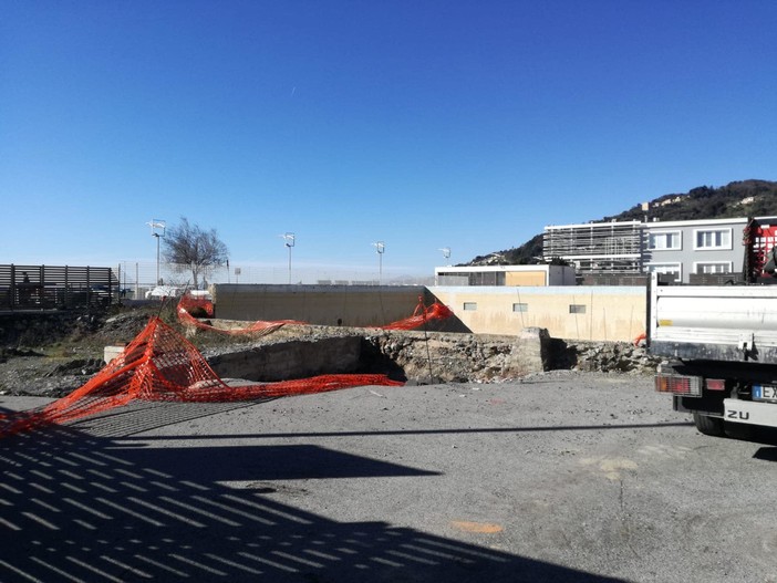 Voltri, appello alla cittadinanza: monitorate i lavori alla piscina Mameli [FOTO]